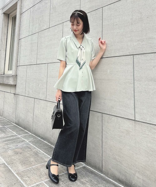 an another angelus（アンアナザーアンジェラス）の「スカーフ付きペプラムシャツ/ fint　フィント　夏服（シャツ/ブラウス・レディース・ライトグリーン/オフホワイト・FREE）」の8枚目の写真