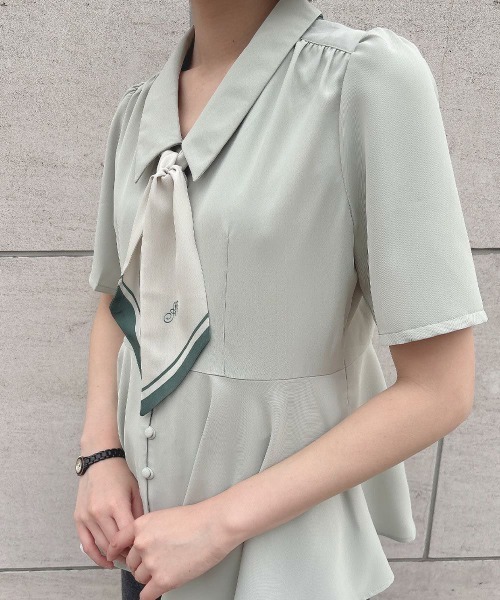 an another angelus（アンアナザーアンジェラス）の「スカーフ付きペプラムシャツ/ fint　フィント　夏服（シャツ/ブラウス・レディース・ライトグリーン/オフホワイト・FREE）」の10枚目の写真