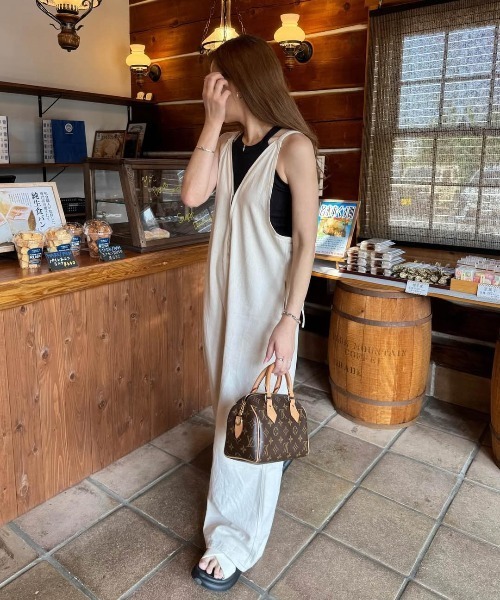 AMELY（エミリー）の「フロントジップサロペット（サロペット/オーバーオール・レディース・ライトブルー/オリーブ/ブルー/ベージュ/スミクロ・フリー）」の15枚目の写真