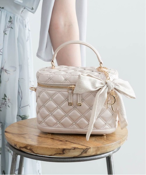 RANDA（ランダ）の「2WAY リボンチャームキルティングバニティバッグ（ショルダーバッグ・レディース・ピンク/ブラック/クリーム/ピンクベージュ/ホワイト・FREE）」の11枚目の写真