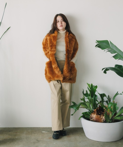 ROOPTOKYO（ループトウキョウ）の「TWEEDMILL/ツイードミル 28x174cm Faux Fur Scarf with Pockets/ Suede Backing エコファースカーフ マフラー（ストール/ショール・メンズ・ブラウン・FREE）」の4枚目の写真