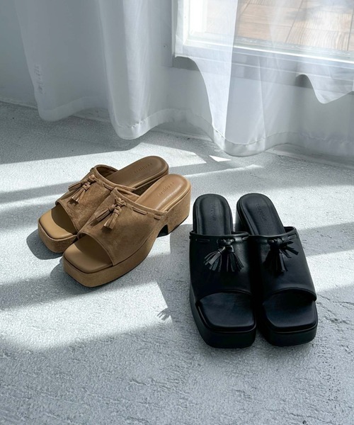 archives(アルシーヴ)の「厚底タッセルサンダル(サンダル・レディース・ベージュ/ブラック・MEDIUM/LARGE)」の2枚目の写真