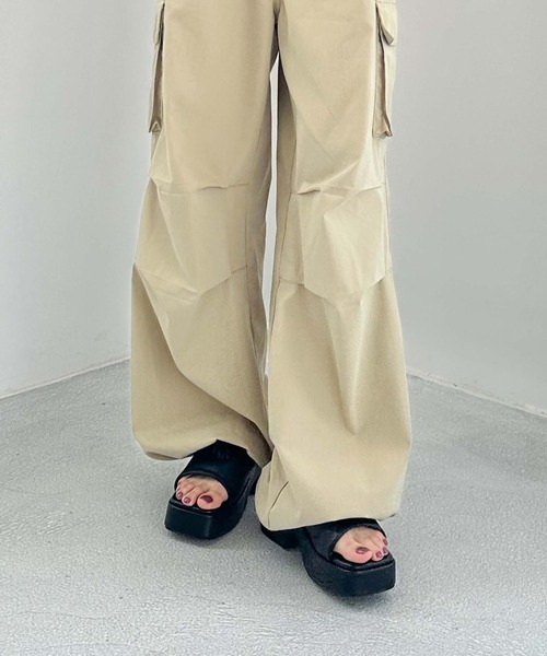 archives(アルシーヴ)の「厚底タッセルサンダル(サンダル・レディース・ベージュ/ブラック・MEDIUM/LARGE)」の9枚目の写真