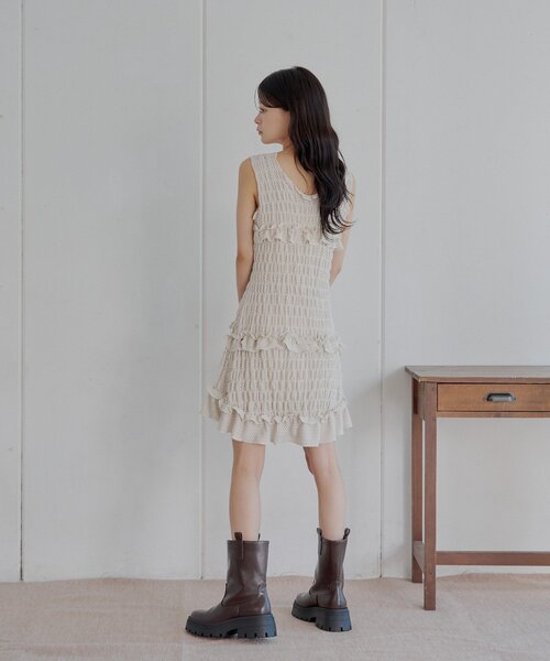 ［値下］cavezarosso ✖︎ chikaコラボ　シャーリングミニワンピース 希少】cavezarosso × chikaコラボ シャーリングミニワンピース
