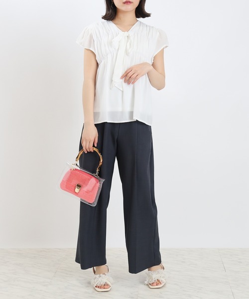 ASTORIA ODIER（アストリアオディール）の「シャーリングリボンタイブラウス(接触冷感/暑さ対策)（シャツ/ブラウス・レディース・ブルー/ホワイト・MEDIUM）」の5枚目の写真