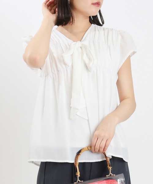 ASTORIA ODIER（アストリアオディール）の「シャーリングリボンタイブラウス(接触冷感/暑さ対策)（シャツ/ブラウス・レディース・ブルー/ホワイト・MEDIUM）」の9枚目の写真