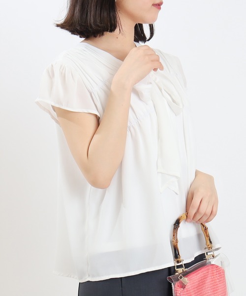 ASTORIA ODIER（アストリアオディール）の「シャーリングリボンタイブラウス(接触冷感/暑さ対策)（シャツ/ブラウス・レディース・ブルー/ホワイト・MEDIUM）」の7枚目の写真