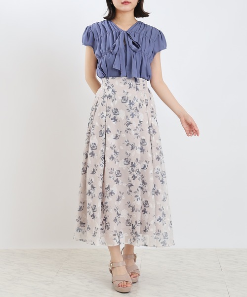 ASTORIA ODIER（アストリアオディール）の「シャーリングリボンタイブラウス(接触冷感/暑さ対策)（シャツ/ブラウス・レディース・ブルー/ホワイト・MEDIUM）」の17枚目の写真