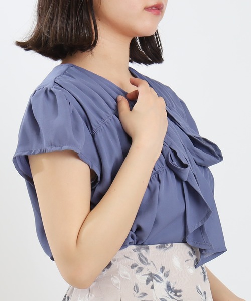 ASTORIA ODIER（アストリアオディール）の「シャーリングリボンタイブラウス(接触冷感/暑さ対策)（シャツ/ブラウス・レディース・ブルー/ホワイト・MEDIUM）」の18枚目の写真