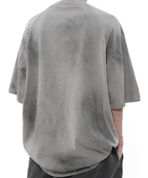 A'GEM9(エージェムナイン)の「A'GEM/9 × .kom 『ARULE/アルール』スプレー&プリントTシャツ(Tシャツ/カットソー・レディース・グレー/レッド/ブラック・MEDIUM)」の6枚目の写真