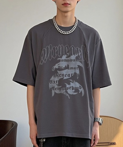 A'GEM9(エージェムナイン)の「A'GEM/9 × .kom 『ARULE/アルール』スプレー&プリントTシャツ(Tシャツ/カットソー・レディース・グレー/レッド/ブラック・MEDIUM)」の13枚目の写真