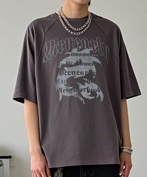 A'GEM9(エージェムナイン)の「A'GEM/9 × .kom 『ARULE/アルール』スプレー&プリントTシャツ(Tシャツ/カットソー・レディース・グレー/レッド/ブラック・MEDIUM)」の12枚目の写真