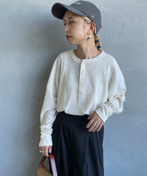 HANES（ヘインズ）の「[HANES/ヘインズ] ヘンリーネック サーマルカットソー（Tシャツ/カットソー・レディース・オフホワイト/ヘザーグレー/パープル/ダークネイビー・F）」の15枚目の写真