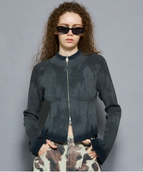 MAISON SPECIAL(メゾンスペシャル)の「Reversible Pigment Zip Cardigan/リバシーブルピグメントジップカーディガン(カーディガン/ボレロ・レディース・グレー/ピンク/ブルー・FREE)」の2枚目の写真