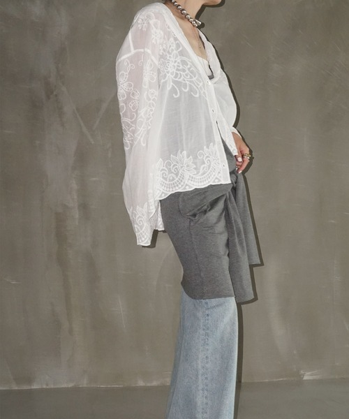 chuclla（チュクラ）の「フラワーエンブロイダリー フーディーブラウス chw25a035（シャツ/ブラウス・レディース・ホワイト・FREE）」の8枚目の写真