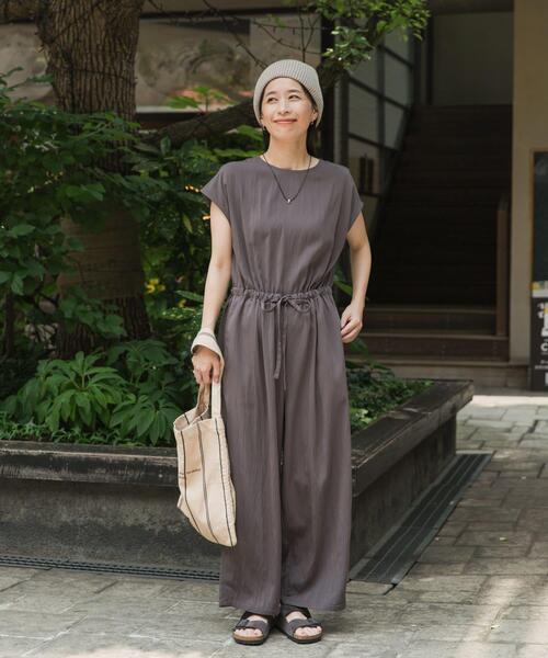 URBAN RESEARCH DOORS（アーバンリサーチドアーズ）の「『UVカット/接触冷感/吸水速乾』ドロストオールインワン（サロペット/オーバーオール・レディース・チャコールグレー/ブラック・MEDIUM）」の4枚目の写真