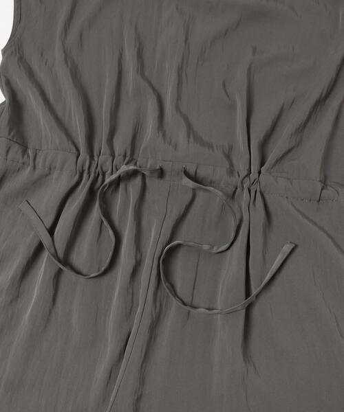 URBAN RESEARCH DOORS（アーバンリサーチドアーズ）の「『UVカット/接触冷感/吸水速乾』ドロストオールインワン（サロペット/オーバーオール・レディース・チャコールグレー/ブラック・MEDIUM）」の8枚目の写真