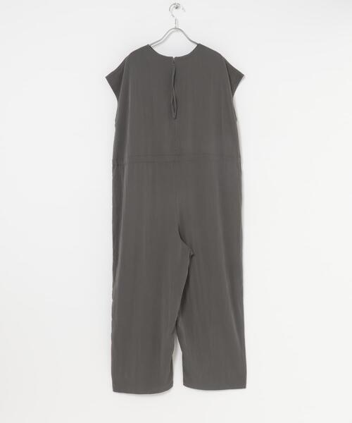 URBAN RESEARCH DOORS（アーバンリサーチドアーズ）の「『UVカット/接触冷感/吸水速乾』ドロストオールインワン（サロペット/オーバーオール・レディース・チャコールグレー/ブラック・MEDIUM）」の10枚目の写真