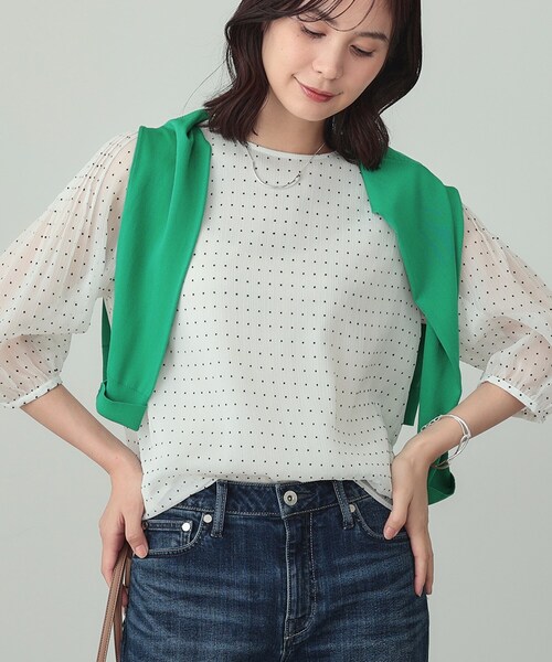 INDIVI(インディヴィ)の「フロッキードットブラウス(シャツ/ブラウス・レディース・ホワイト系1/ブラック系・05/38/34/19/15 /13)」の1枚目の写真