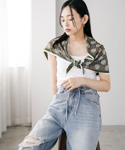 mili an deni(ミリアンデニ)の「小紋柄トライアングルストール(ストール/ショール・レディース・ブラウン/カーキ・F)」の10枚目の写真