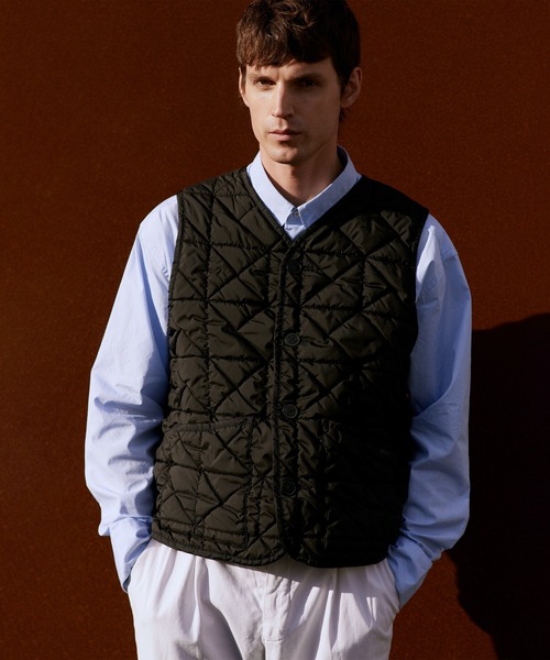 LAVENHAM(ラベンハム)の「Black Edition Washed Button Front Thornham Mens / ブラック エディション ウォッシュド ボタンフロント ソーンハム メンズ(ベスト・メンズ・オフホワイト/ダークブラック・M/L/S)」の2枚目の写真