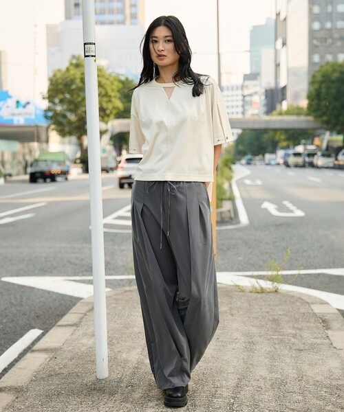 UNITED TOKYO(ユナイテッドトウキョウ)の「【残りわずか!】レーヨンフィブリルワイドパンツ|ウォッシャブル/ストレッチ/細見え/冬服(カーゴパンツ・レディース・グレー/ブラック・1/2)」の3枚目の写真