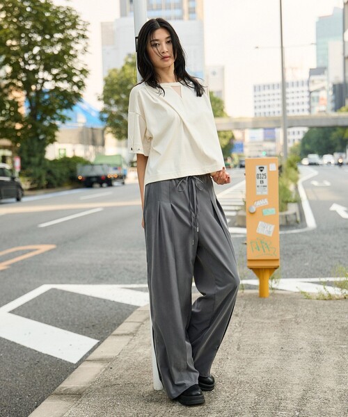 UNITED TOKYO(ユナイテッドトウキョウ)の「【残りわずか!】レーヨンフィブリルワイドパンツ|ウォッシャブル/ストレッチ/細見え/冬服(カーゴパンツ・レディース・グレー/ブラック・1/2)」の4枚目の写真