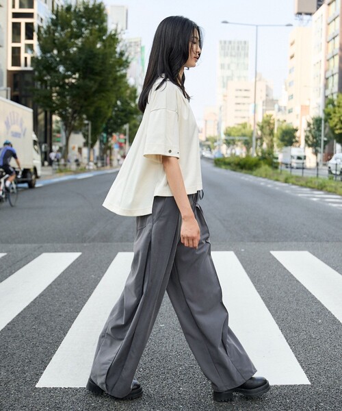 UNITED TOKYO(ユナイテッドトウキョウ)の「【残りわずか!】レーヨンフィブリルワイドパンツ|ウォッシャブル/ストレッチ/細見え/冬服(カーゴパンツ・レディース・グレー/ブラック・1/2)」の5枚目の写真