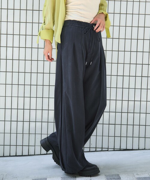 UNITED TOKYO(ユナイテッドトウキョウ)の「【残りわずか!】レーヨンフィブリルワイドパンツ|ウォッシャブル/ストレッチ/細見え/冬服(カーゴパンツ・レディース・グレー/ブラック・1/2)」の14枚目の写真