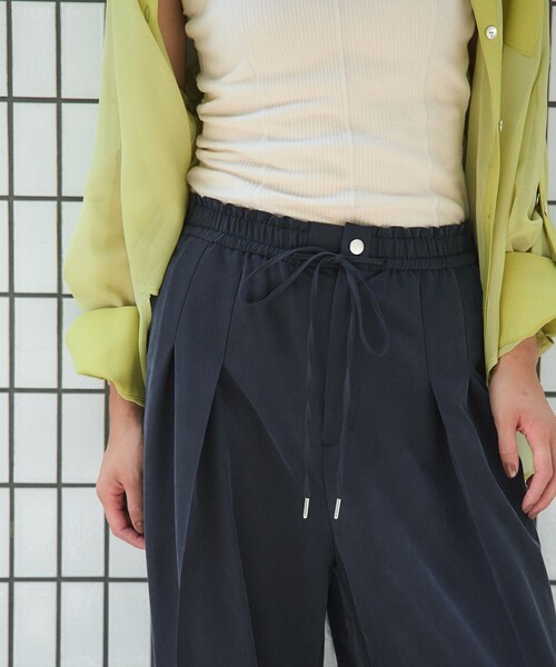 UNITED TOKYO(ユナイテッドトウキョウ)の「【残りわずか!】レーヨンフィブリルワイドパンツ|ウォッシャブル/ストレッチ/細見え/冬服(カーゴパンツ・レディース・グレー/ブラック・1/2)」の18枚目の写真