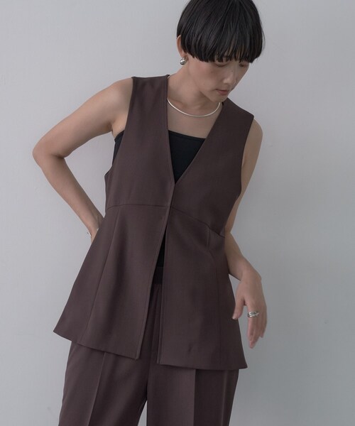 GALLEST（ギャレスト）の「Comfy SET UP｜ペプラムイージージレ【セットアップ対応】（ベスト・レディース・ブラウン系その他/ブラック/ベージュ・36/38/40）」の3枚目の写真