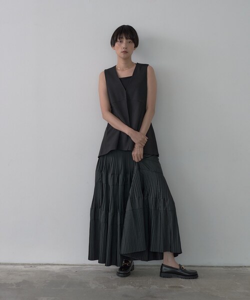 GALLEST（ギャレスト）の「Comfy SET UP｜ペプラムイージージレ【セットアップ対応】（ベスト・レディース・ブラウン系その他/ブラック/ベージュ・36/38/40）」の4枚目の写真