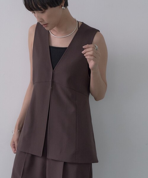 GALLEST（ギャレスト）の「Comfy SET UP｜ペプラムイージージレ【セットアップ対応】（ベスト・レディース・ブラウン系その他/ブラック/ベージュ・36/38/40）」の15枚目の写真
