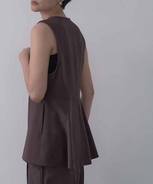 GALLEST（ギャレスト）の「Comfy SET UP｜ペプラムイージージレ【セットアップ対応】（ベスト・レディース・ブラウン系その他/ブラック/ベージュ・36/38/40）」の16枚目の写真