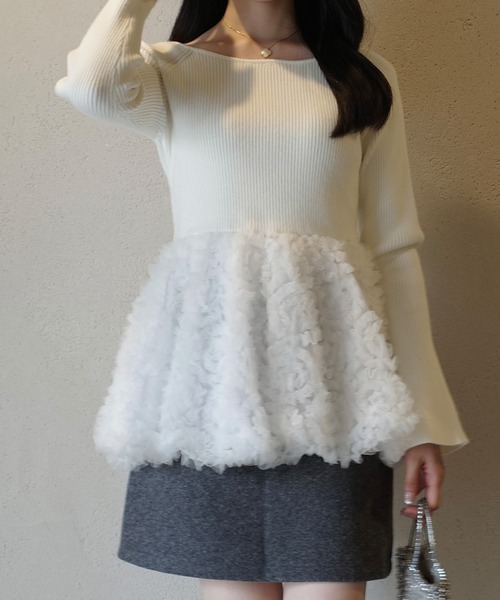 JUNOAH(ジュノア)の「チュールペプラムドッキングニット(ニット/セーター・レディース・アイボリー/ブラック/ホワイト・MEDIUM/LARGE)」の2枚目の写真