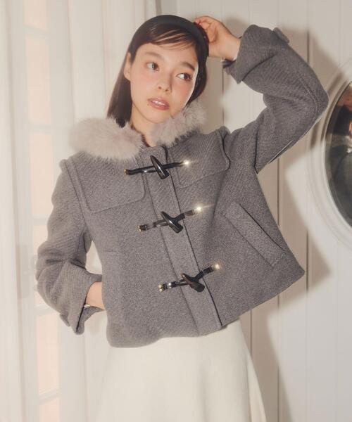 JILL by JILL STUART(ジルバイジルスチュアート)の「◇フェイクファー付ショートダッフルコート(ダッフルコート・レディース・ピンク/グレー/ホワイト・MEDIUM/SMALL)」の4枚目の写真