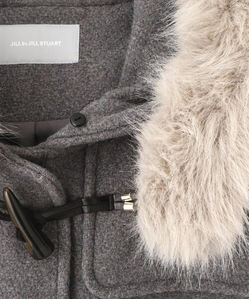 JILL by JILL STUART（ジルバイジルスチュアート）の「◇フェイクファー付ショートダッフルコート（ダッフルコート・レディース・ピンク/グレー/ホワイト・MEDIUM/SMALL）」の16枚目の写真