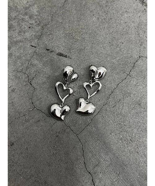 EMODA（エモダ）の「トリプルハートピアス（ピアス（両耳用）・レディース・シルバー/ゴールド・FREE）」の9枚目の写真