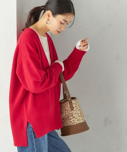 SHIPS(シップス)の「〈手洗い可能〉ウール カシミヤ Vネック プルオーバー(ニット/セーター・レディース・ネイビー/ピンク/レッド/オフホワイト・ONE SIZE)」の4枚目の写真