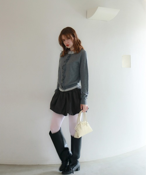 mic by Olu.(ミックバイオルドット)の「フリルレイヤードカーディガン(カーディガン/ボレロ・レディース・グレー/レッド・FREE)」の3枚目の写真