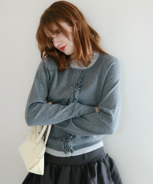mic by Olu.(ミックバイオルドット)の「フリルレイヤードカーディガン(カーディガン/ボレロ・レディース・グレー/レッド・FREE)」の6枚目の写真