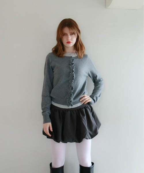 mic by Olu.(ミックバイオルドット)の「フリルレイヤードカーディガン(カーディガン/ボレロ・レディース・グレー/レッド・FREE)」の7枚目の写真