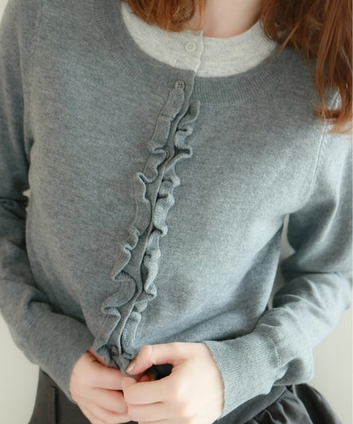 mic by Olu.(ミックバイオルドット)の「フリルレイヤードカーディガン(カーディガン/ボレロ・レディース・グレー/レッド・FREE)」の10枚目の写真