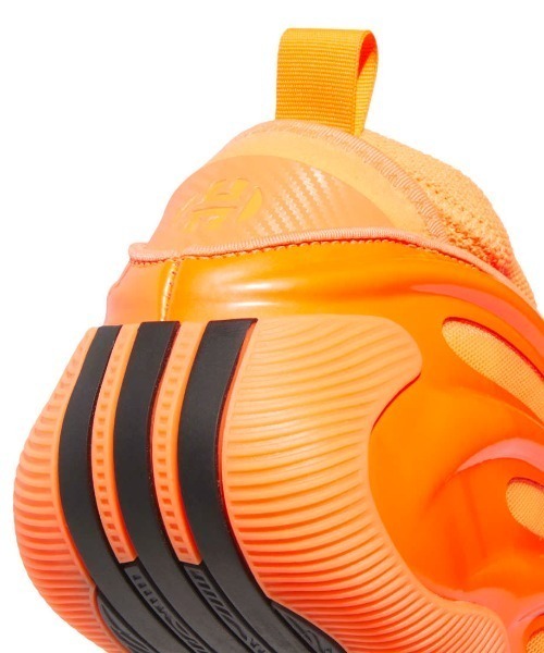 adidas（アディダス）の「アディダス adidas HARDEN VOLUME 9（スニーカー・メンズ・オレンジ・27.0cm/27.5cm/28.0cm/28.5cm/26.5cm）」の6枚目の写真