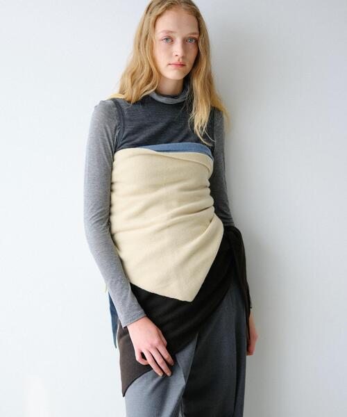 RODE SKO（ロデスコ）の「ASAUCE MELER　シームレスカシミアトライアングルストール（ストール/ショール・レディース・ホワイト系その他/ライトグレー/ブルー系その他・ONE）」の2枚目の写真