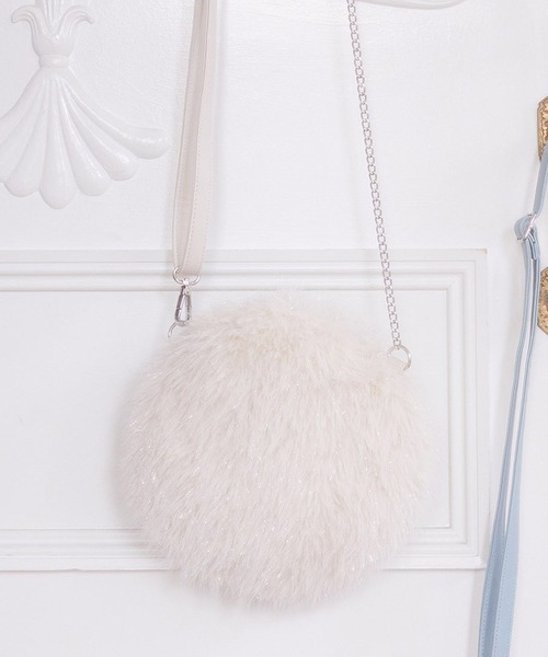 earth music&ecology（アースミュージックアンドエコロジー）の「ファーラウンドバッグ（ショルダーバッグ・レディース・アイボリー/ライトブルー・FREE）」の2枚目の写真