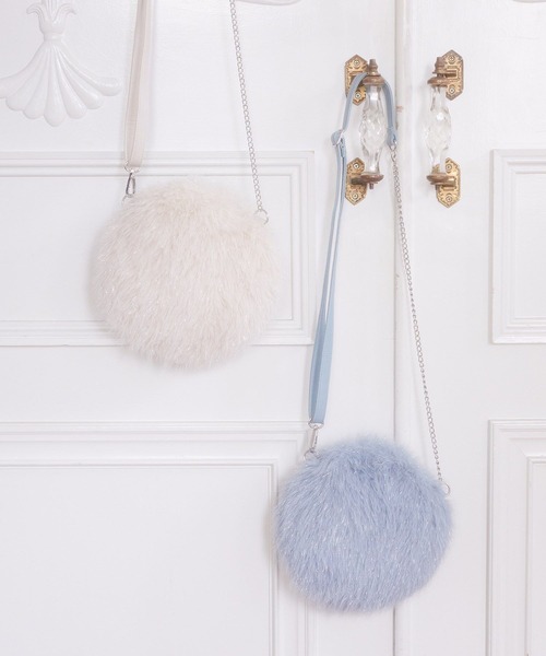 earth music&ecology（アースミュージックアンドエコロジー）の「ファーラウンドバッグ（ショルダーバッグ・レディース・アイボリー/ライトブルー・FREE）」の3枚目の写真