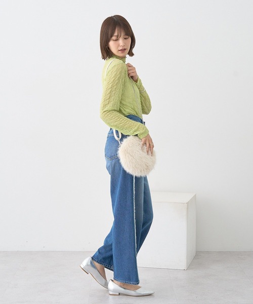 earth music&ecology（アースミュージックアンドエコロジー）の「ファーラウンドバッグ（ショルダーバッグ・レディース・アイボリー/ライトブルー・FREE）」の6枚目の写真