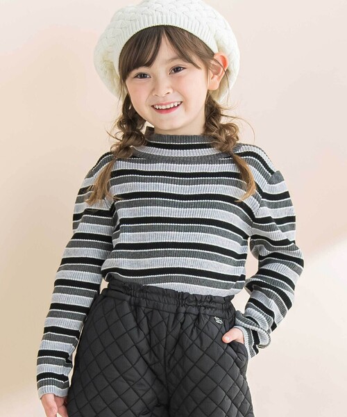 BeBe（ベベ）の「マルチボーダーリブハイネックニット（ニット/セーター・キッズ・イエロー系その他/ブラック系その他・130cm/110cm/100cm/140cm/150cm/120cm）」の2枚目の写真