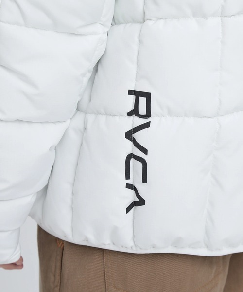 RVCA(ルーカ)の「RVCA メンズ LIGHT PUFF MIL JKT ジャケット 【2025年秋冬モデル】/ルーカナイロンブルゾン(ブルゾン・メンズ・オフホワイト/ブラック/ブラウン系カモフラージュ/キャメル・MEDIUM/LARGE/SMALL/X-LARGE)」の6枚目の写真
